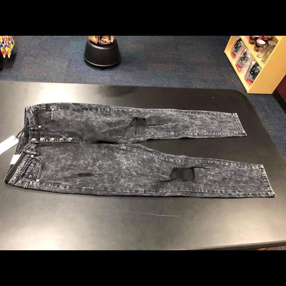 Denim’s - Picture 2 of 2